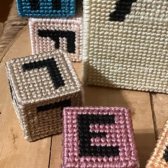 Vintage Alphabet Plastic Canvas Blocks and Box - Picture 13 of 13